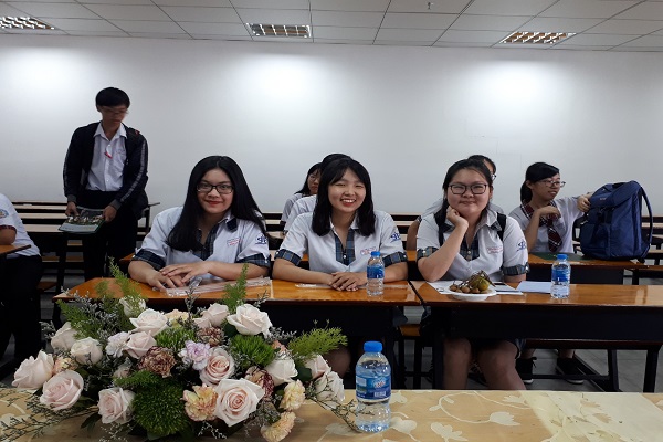 Giao lưu với Phụ huynh, học sinh, và Giáo viên các Trường THPT