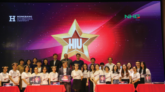 Sinh viên HIU “tranh tài” kiến thức và “khoe” khả năng nói tiếng Anh lưu loát tại Chung kết HIU English Contest 2020