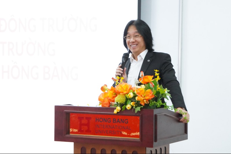 Ông Hoàng Quốc Việt - Chủ tịch Tập Đoàn Giáo dục Nguyễn Hoàng phát biểu tại buổi lễ