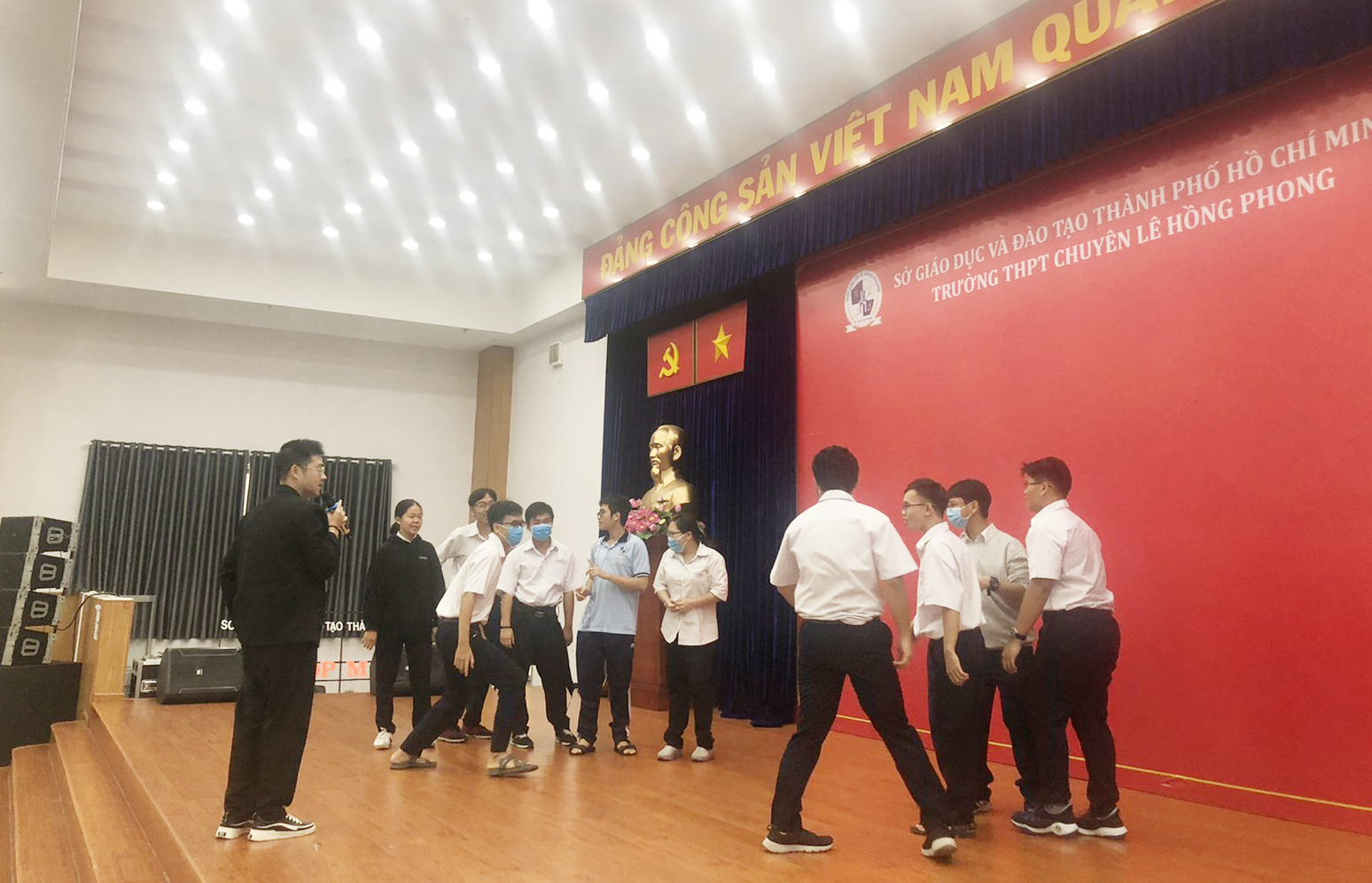 HIU tư vấn hướng nghiệp và kỹ năng cho học sinh THPT Chuyên Lê Hồng Phong TP.HCM