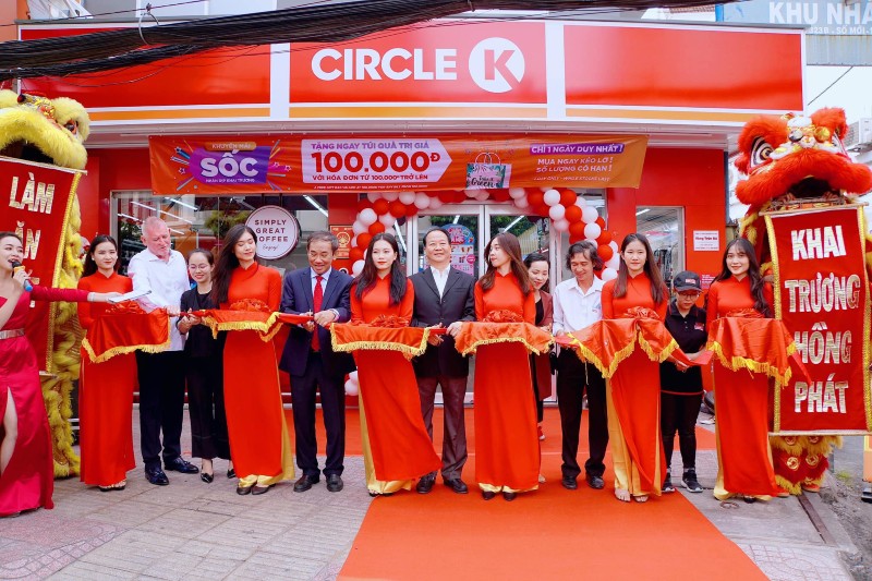 Circle K khai trương cửa hàng do sinh viên Mỹ thuật công nghiệp HIU thiết kế - Trường Đại học Quốc tế Hồng Bàng