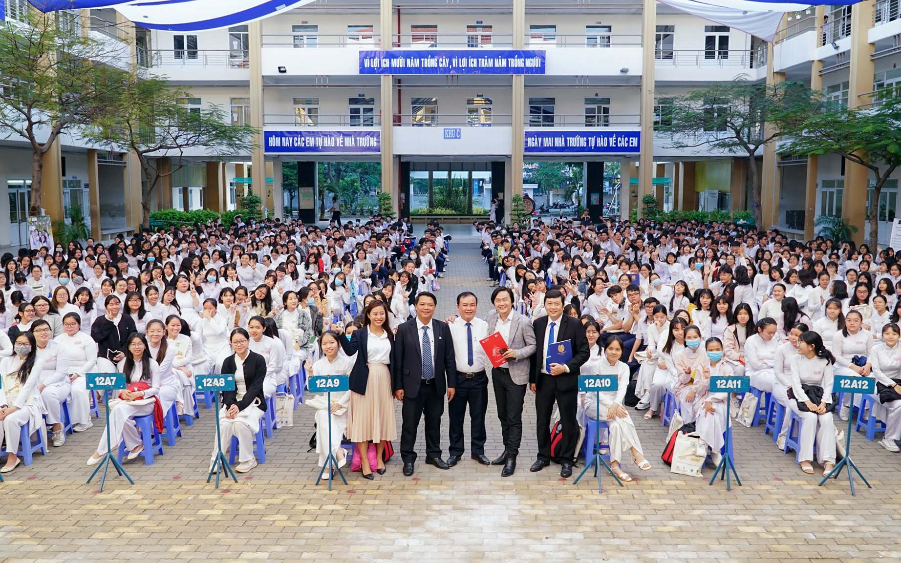 HIU mảnh ghép quan trọng trong chương trình “La bàn định hướng tương lai”