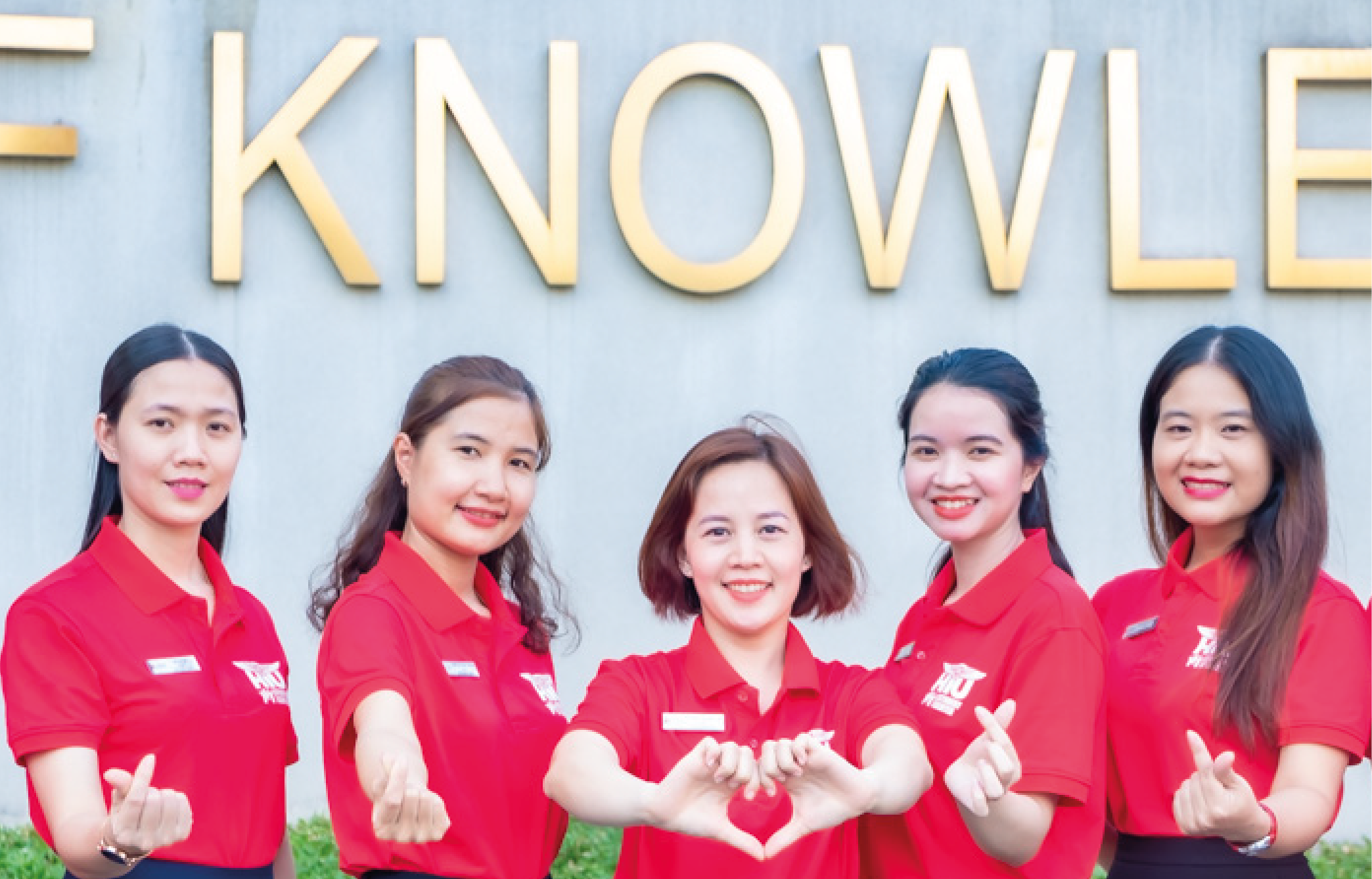 Đồng phục ấn tượng của HIU Student Center