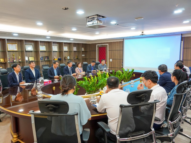 hiu tiep doan kocham Trường Đại học Quốc tế Hồng Bàng (HIU) trao đổi hợp tác cùng Hiệp hội Thương mại và Công nghiệp Hàn Quốc tại Việt Nam