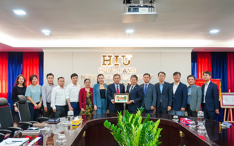 hiu2 ĐHQT Hồng Bàng (HIU) trao đổi hợp tác cùng Hiệp hội Thương mại và Công nghiệp Hàn Quốc tại Việt Nam