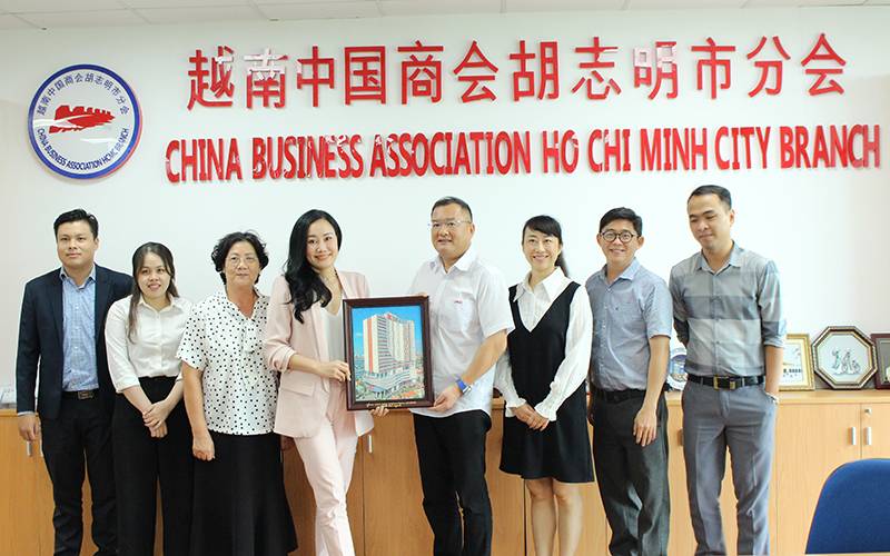 Đại học Quốc tế Hồng Bàng thăm và làm việc với Hiệp hội doanh nghiệp Trung Quốc