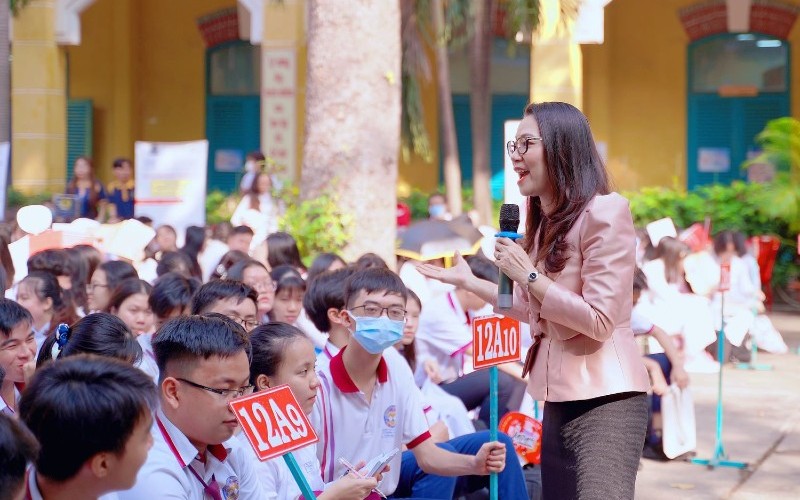 HIU hoà nhịp cùng THPT Trưng Vương trong Ngày hội “Định hướng nghề nghiệp trong kỷ nguyên 4.0”
