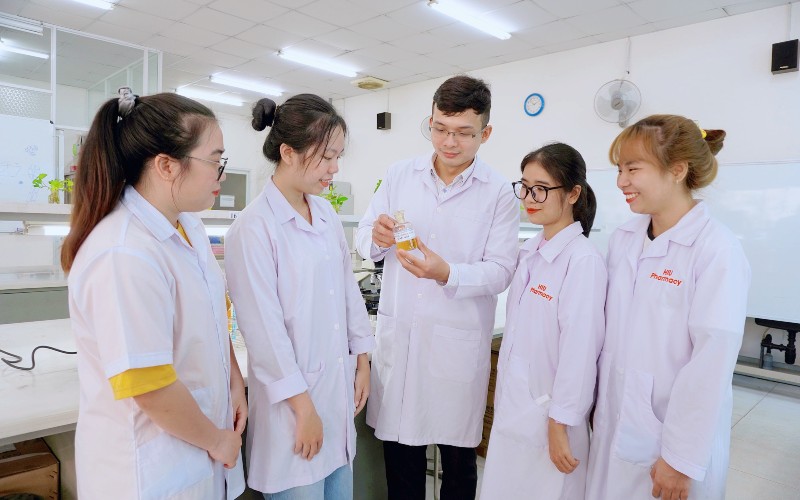 HIU pharmacy students practice the making of pharmaceutical products from pharmaceutical materials
