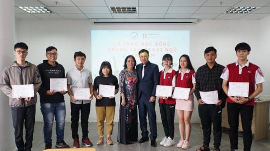 Restart International Education and Communication Joint Stock Company offering 14 scholarships to HIU students