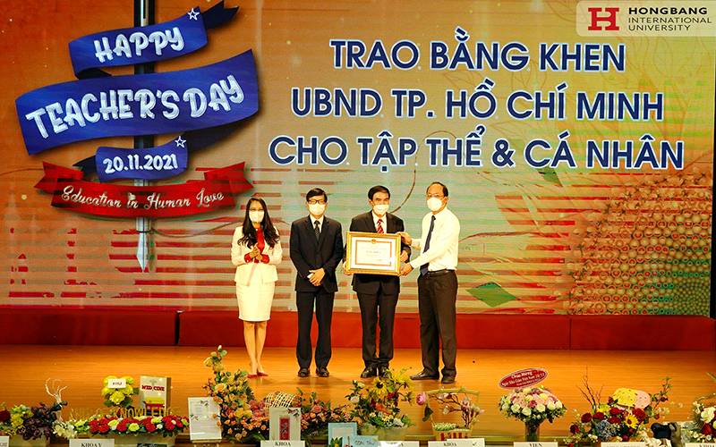 Xúc động Lễ tri ân Nhà giáo Việt Nam của Trường Đại học Quốc tế Hồng Bàng
