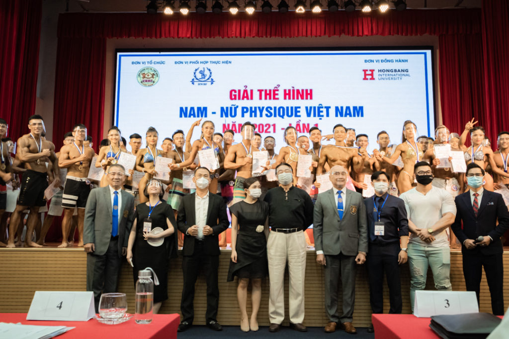 Cac thi inh chup hinh luu niem cung BTC Đại học Quốc tế Hồng Bàng phối hợp tổ chức “Giải Physique Việt Nam 2021” - Sân chơi mới dành cho sinh viên