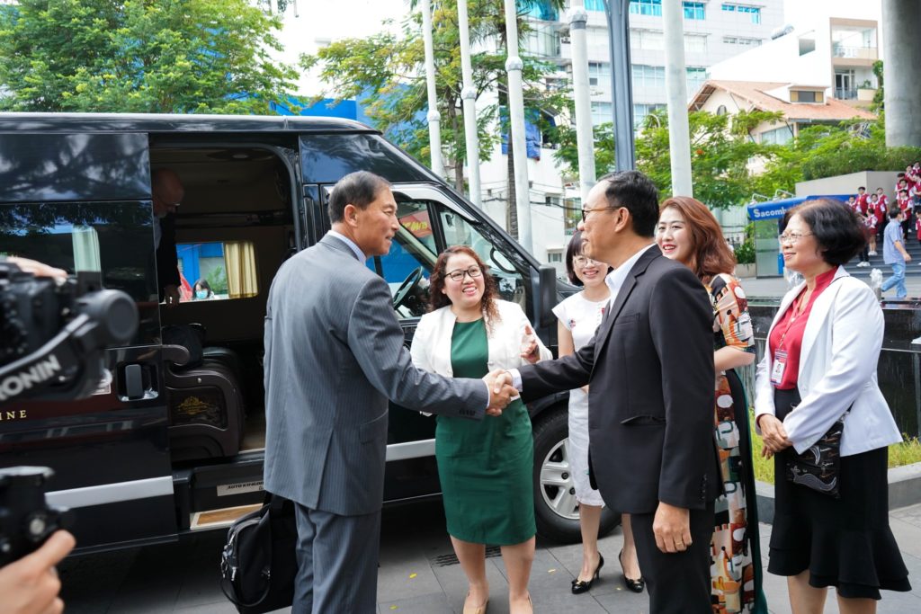 310740463 5379346068801760 844340352145051807 n HIU welcomed the University of Queensland (UQ) to HIU for a visit to observe the new partnership