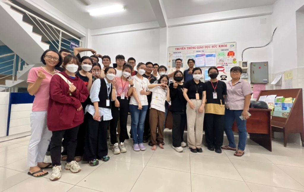 Sinh viên Khoa Y tham gia điều tra thực địa