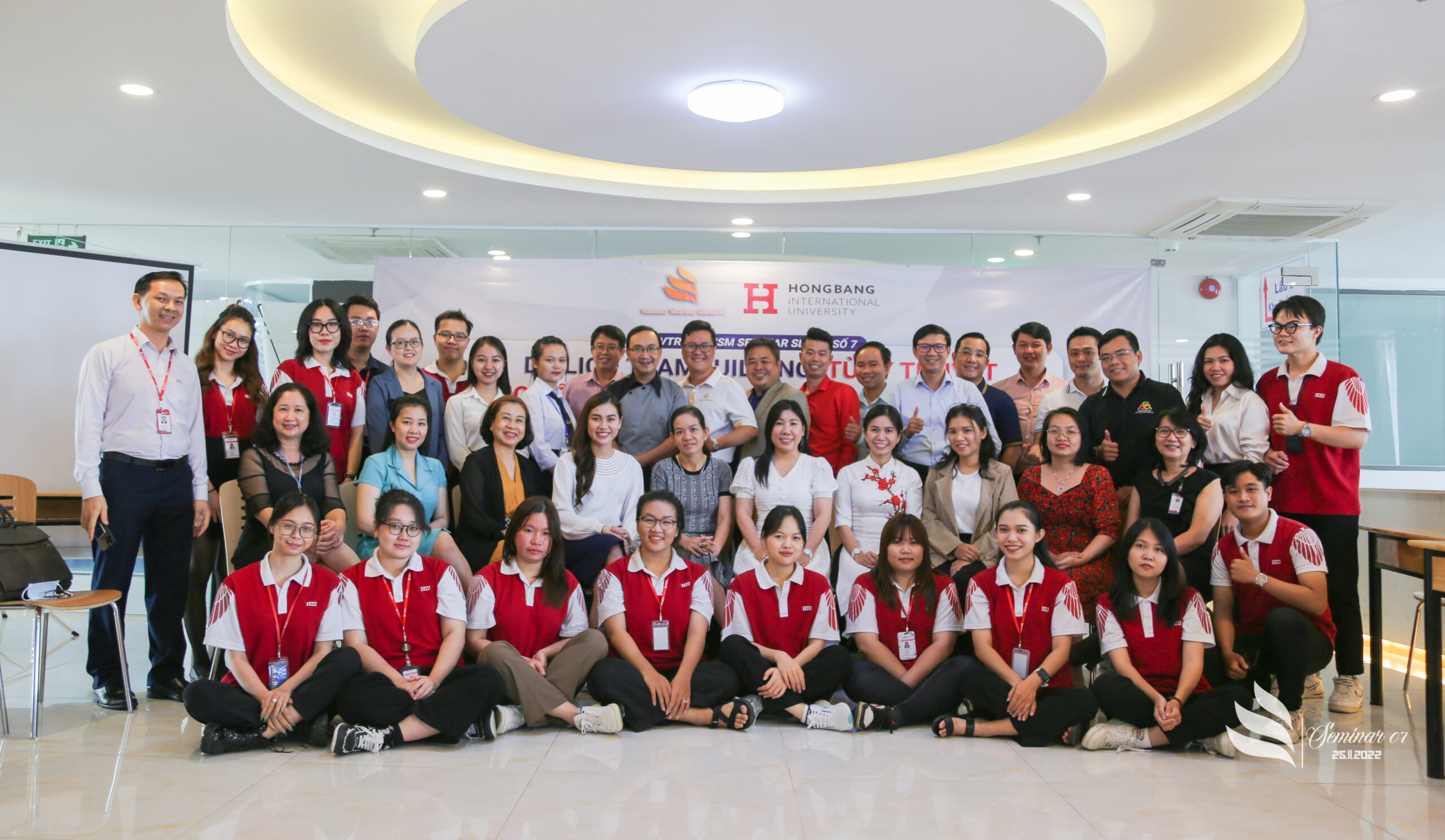 Bộ môn Du lịch HIU tổ chức thành công Seminar số 7 với chủ đề: Teambuilding từ lý thuyết đến câu chuyện thực tiễn ở Việt Nam.