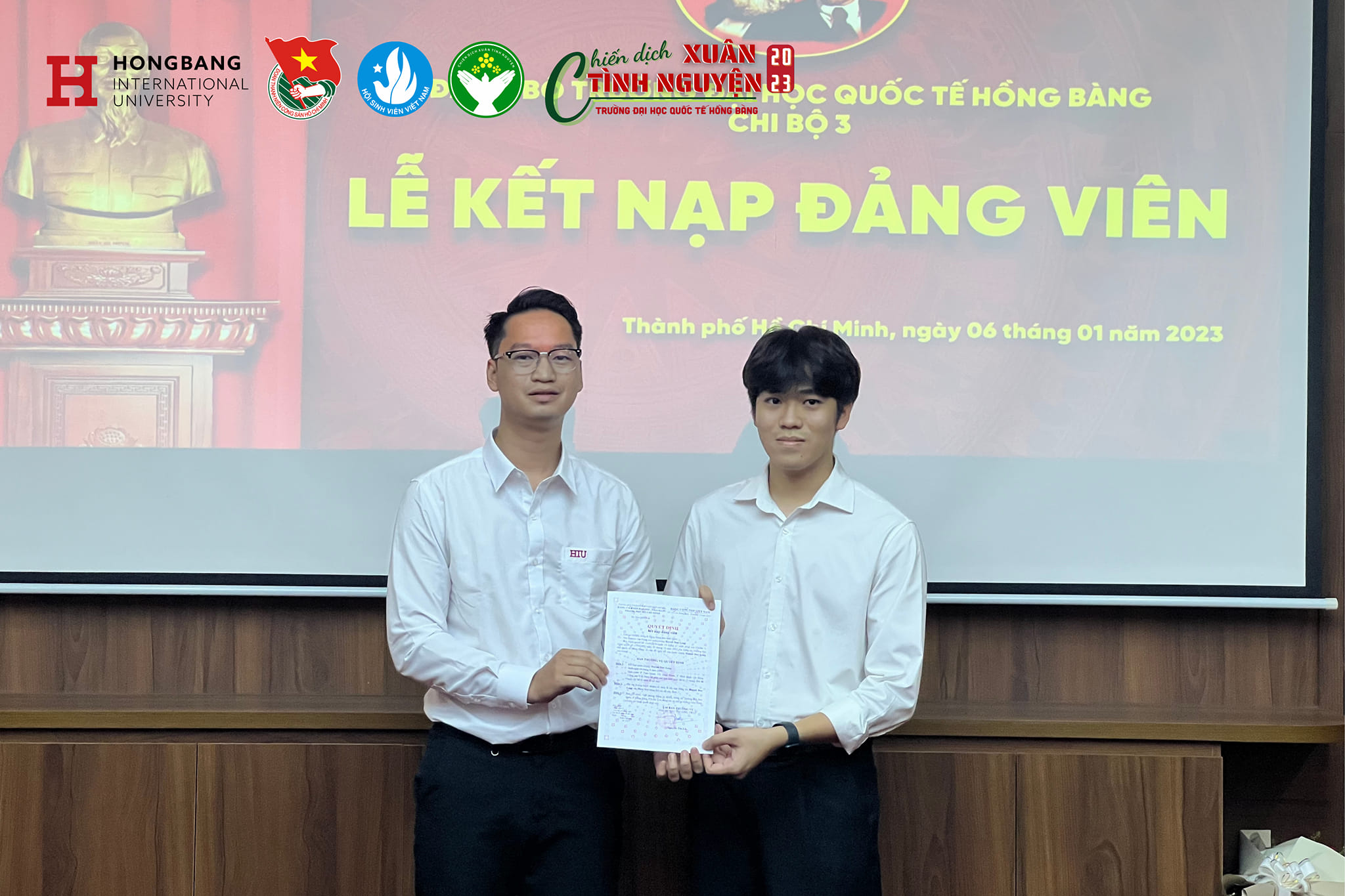Đoàn viên ưu tú HIU vinh dự đứng vào hàng ngũ của Đảng Cộng sản Việt Nam trong Chiến dịch Xuân Tình nguyện HIU – Năm 2023