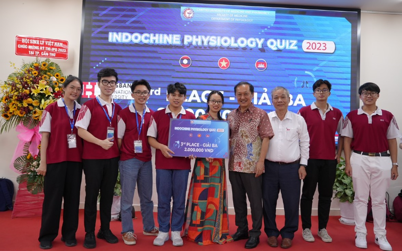 Chúc mừng nhóm sinh viên Khoa Y đạt giải cuộc thi học thuật khu vực Đông Nam Á