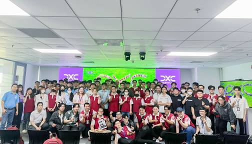 Sinh viên ngành Công nghệ thông tin HIU tham quan trải nghiệm tại DXC Việt Nam