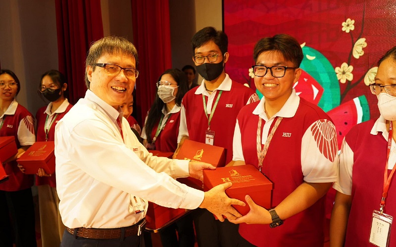 Khoa Y – HIU trao quà tết đến sinh viên nhân dịp Xuân Giáp Thìn – 2024