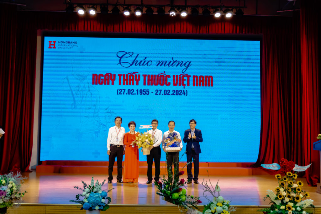 HIU07760 HIU tổ chức Lễ tri ân ngày Thầy thuốc Việt Nam