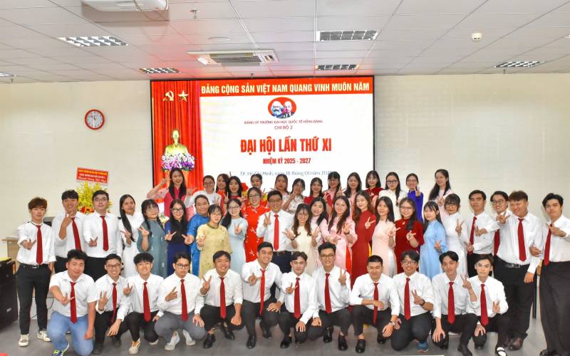 CHI BỘ 2 TỔ CHỨC HOẠT ĐỘNG VỀ NGUỒN VÀ SINH HOẠT CHỦ ĐIỂM QUÝ II NĂM 2025 VỚI CHỦ ĐỀ “DẤU ẤN THỜI GIAN SÀI GÒN – THÀNH PHỐ HỒ CHÍ MINH”