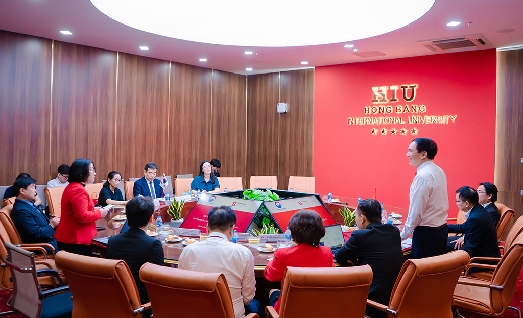 Khung cảnh buổi gặp gỡ và làm việc giữa đại diện hai bên