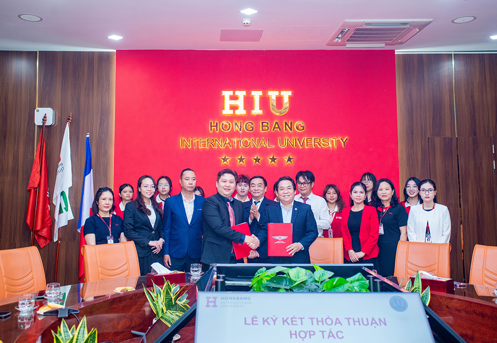 HIU ký kết cùng đại diện Công ty Luật TNHH Quốc tế Song Thịnh