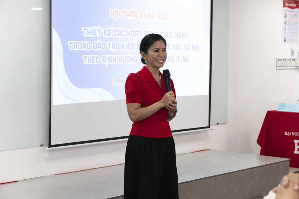 TS. Bùi Thị Ngọc Phương phát biểu khai mạc Hội thảo Khoa học Khoa KHXH 2025