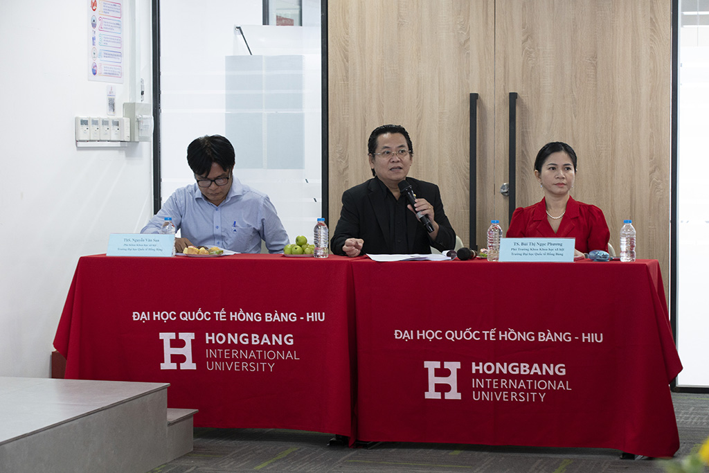 Ban chủ tọa Hội thảo gồm PGS.TS Nguyễn Hữu Huy Nhựt (giữa), TS. Bùi Thị Ngọc Phương (bìa phải), ThS. Nguyễn Văn San (bìa trái)
