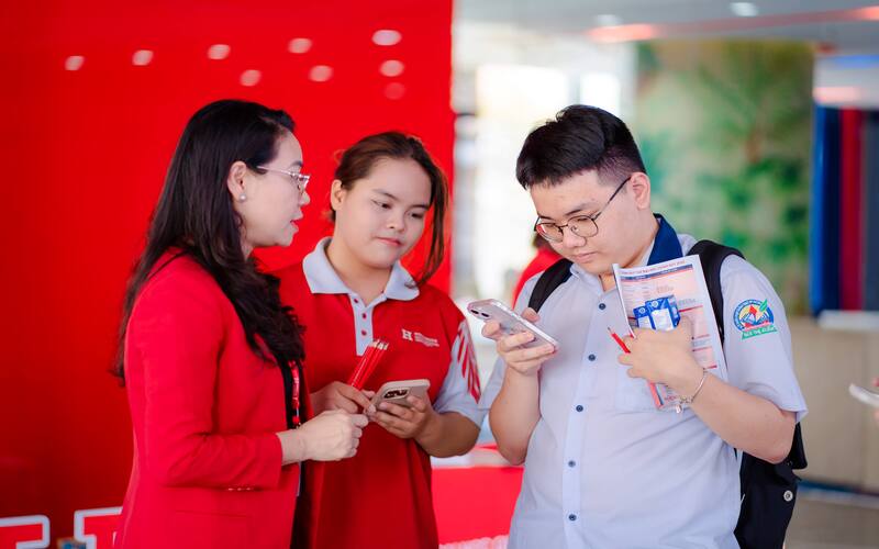 Nên chọn ngành theo điểm hay theo sở thích?