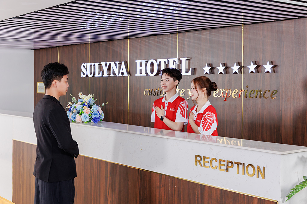 Sinh viên được thực hành trực tiếp tại khách sạn Sulyna nằm trong khuôn viên nhà trường
