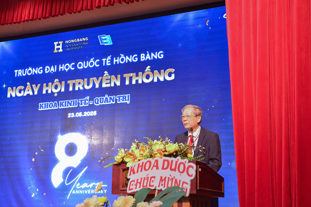 PGS. Phước Minh Hiệp - Trưởng Khoa Kinh tế - Quản trị xúc động ôn lại những thành tựu nổi bật của Khoa trong hành trình 8 năm