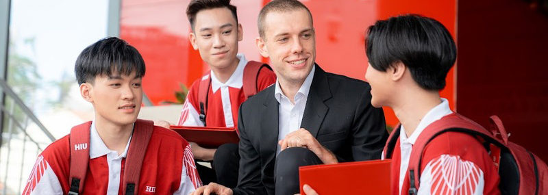 Quan hệ công chúng HIU