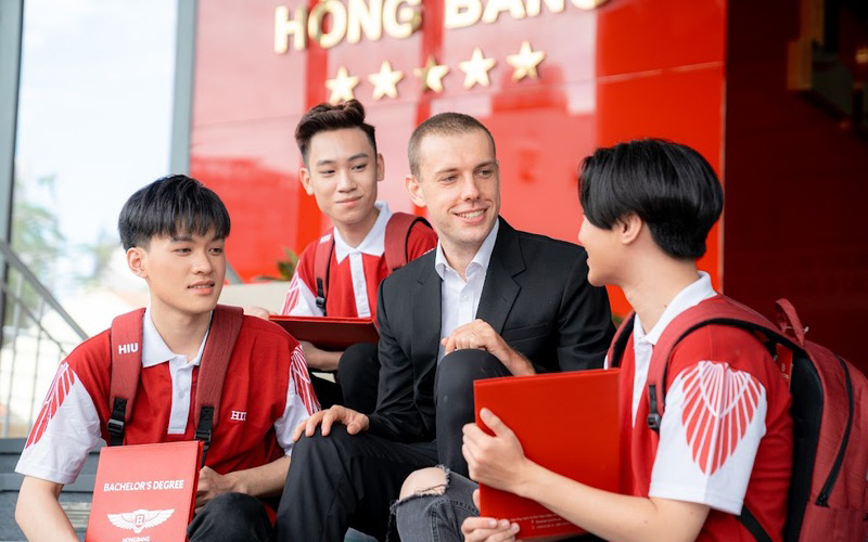 Học ngành Quan hệ công chúng ra trường làm gì?