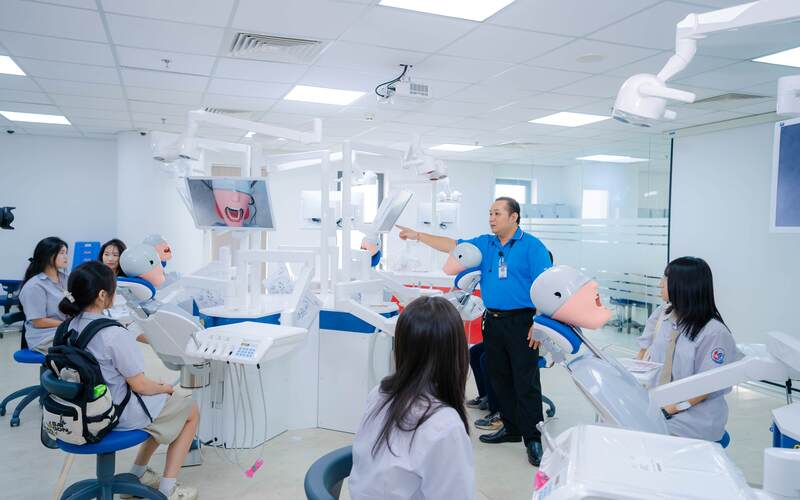 Học tổ hợp A00 – Vào được ngành gì tại HIU năm 2025?