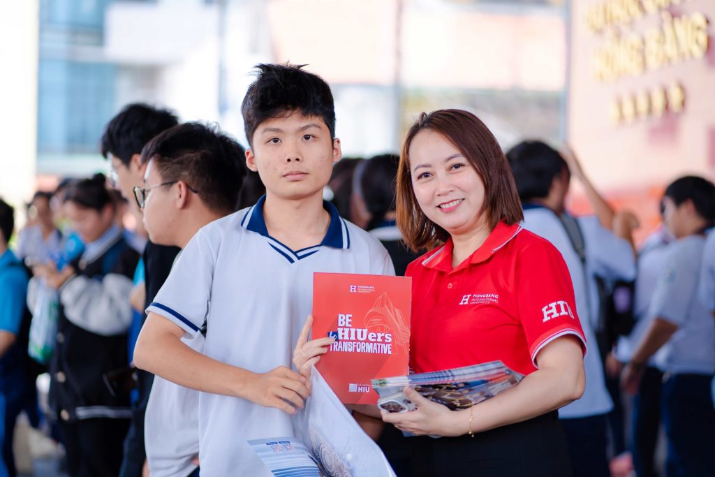 Thí sinh đăng ký xét học bạ vào 6 ngành mới HIU 2025