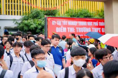 Chọn nguyện vọng đại học 2025 theo điểm hay theo… tim?