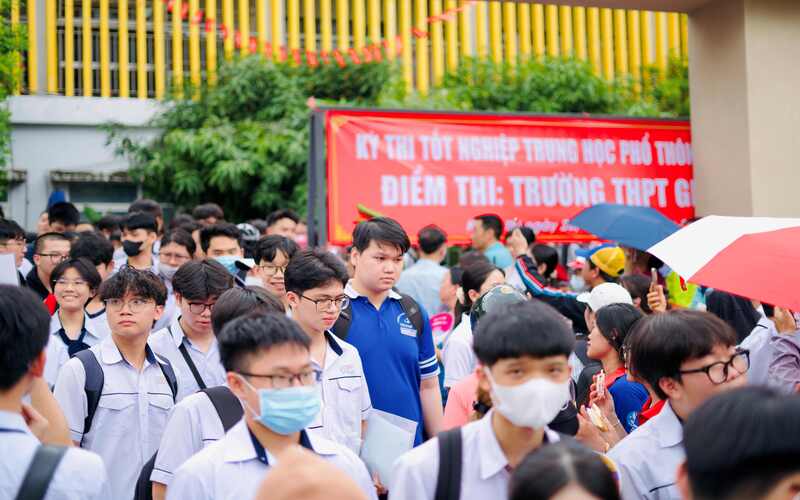Chọn nguyện vọng đại học 2025 theo điểm hay theo… tim?