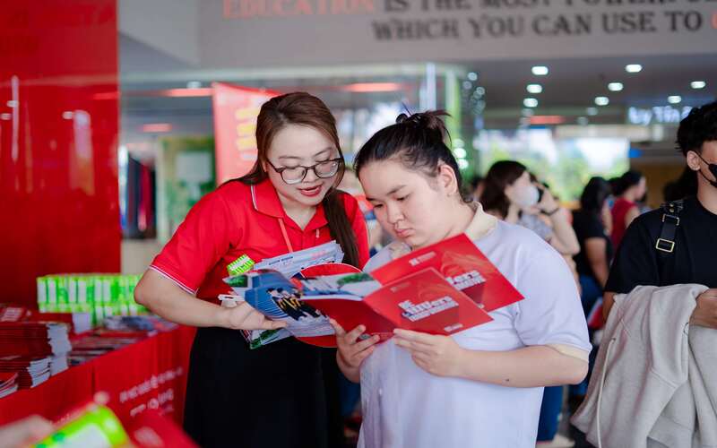 Con gái nên học ngành gì không áp lực, dễ xin việc?