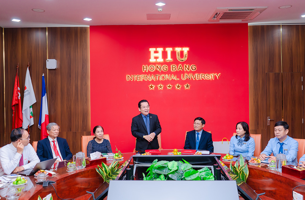 PGS.TS Nguyễn Hữu Huy Nhựt – Phó Hiệu trưởng HIU phát biểu tại Lễ ký kết