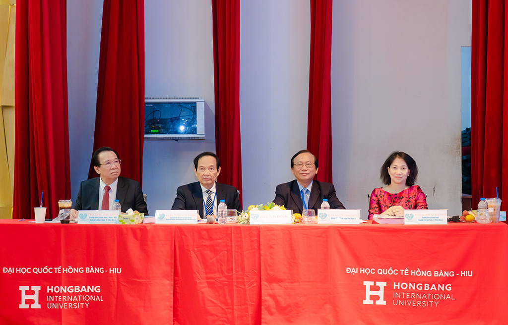 Ban Chủ tọa Phiên toàn thể Hội nghị Khoa học Sức khỏe HIU 2025