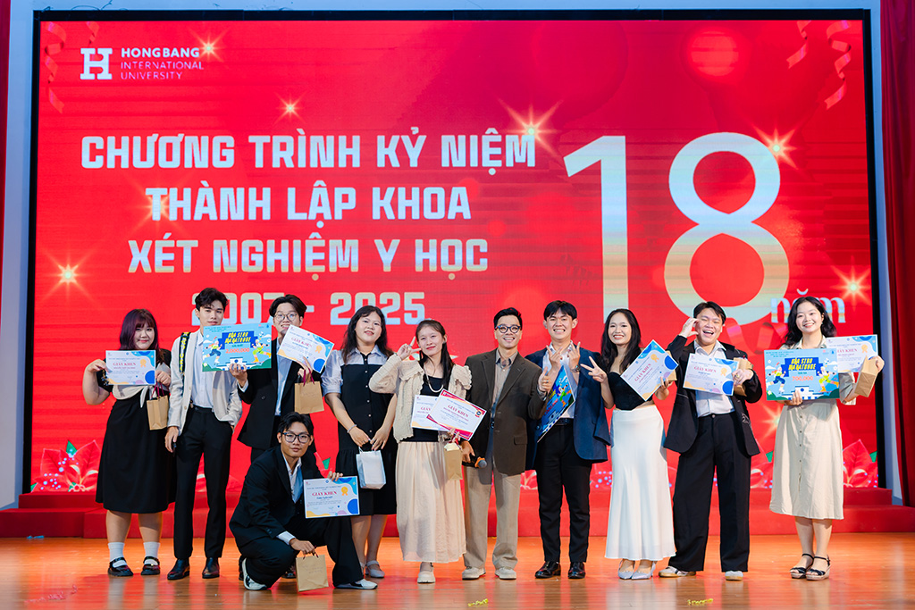 Khen thưởng và trao giải cho các hoạt động , phong trào sinh viên