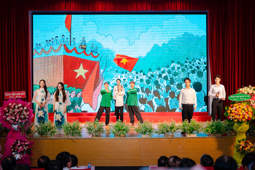 Văn nghệ chào mừng Lễ Khai giảng Sau Đại học đợt 1 năm 2025