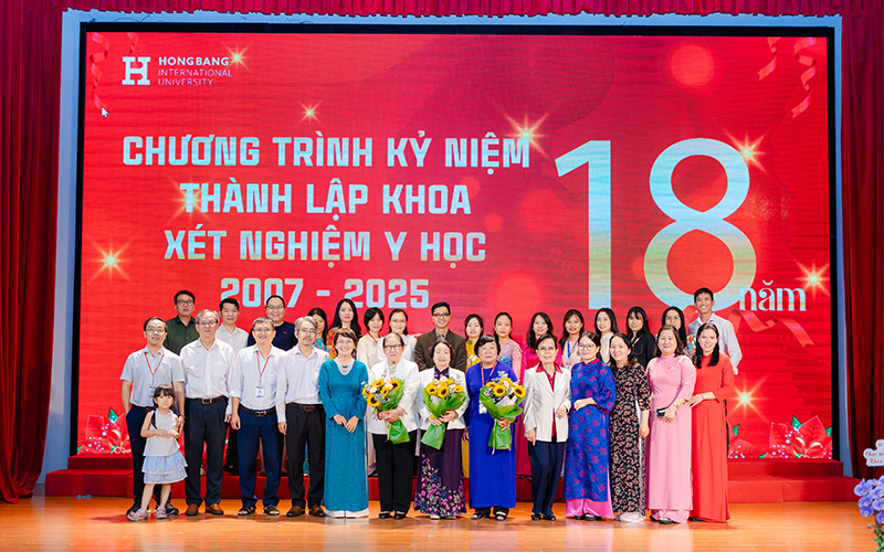 Nhìn lại hành trình 18 năm xây dựng và phát triển của Khoa Xét nghiệm Y học HIU