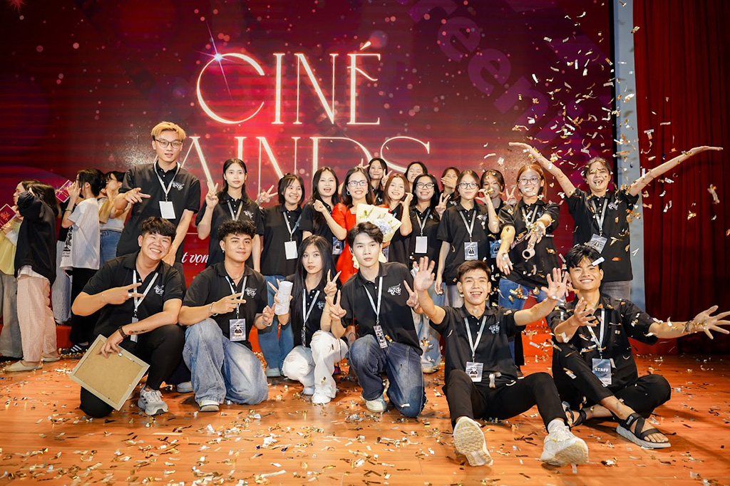 Đêm trao giải Liên hoan phim Sinh viên CinéMinds 2025 diễn ra tại HIU 12/6 vừa qua