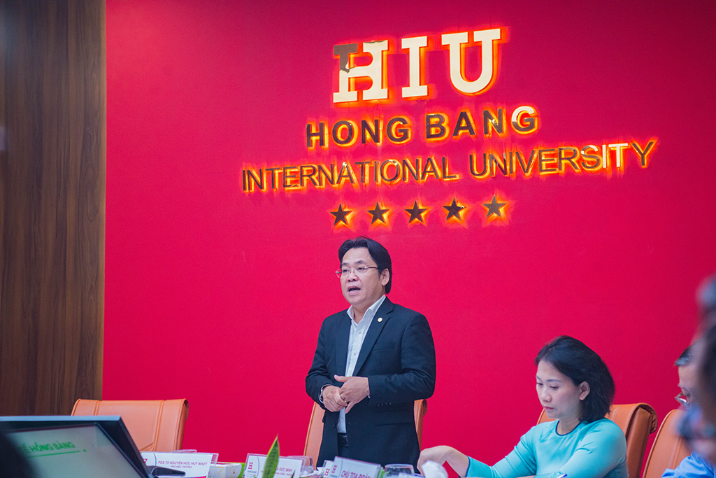 PGS.TS Nguyễn Hữu Huy Nhựt – Phó Hiệu trưởng HIU tổng kết chương trình Hội thảo