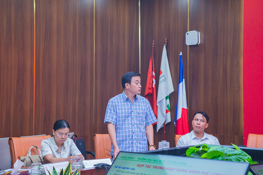 ThS. Nguyễn Xuân Long – Trưởng Khoa Dược, Bệnh viện Quân Y 175 trình bày kiến nghị tại Hội thảo