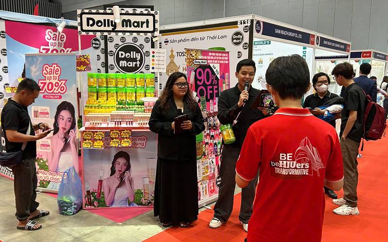 Sinh viên HIU “ghi điểm” tại Triển lãm Top Thai Brands 2025
