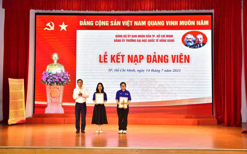 KẾT NẠP ĐẢNG VIÊN MỚI – GIEO MẦM LÝ TƯỞNG TRONG MÙA HÈ XANH 2025