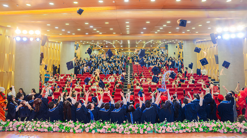 Lễ tốt nghiệp Trường Đại học Quốc tế Hồng Bàng 2025