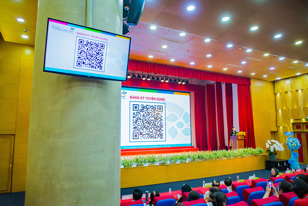 Sinh viên đăng ký ứng tuyển trực tiếp ngay tại sự kiện